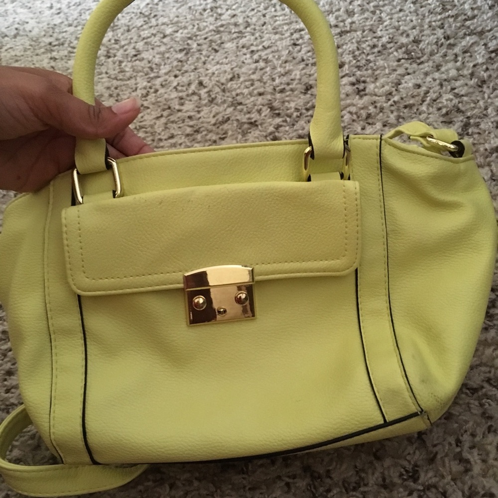 Cute yellow 👜
